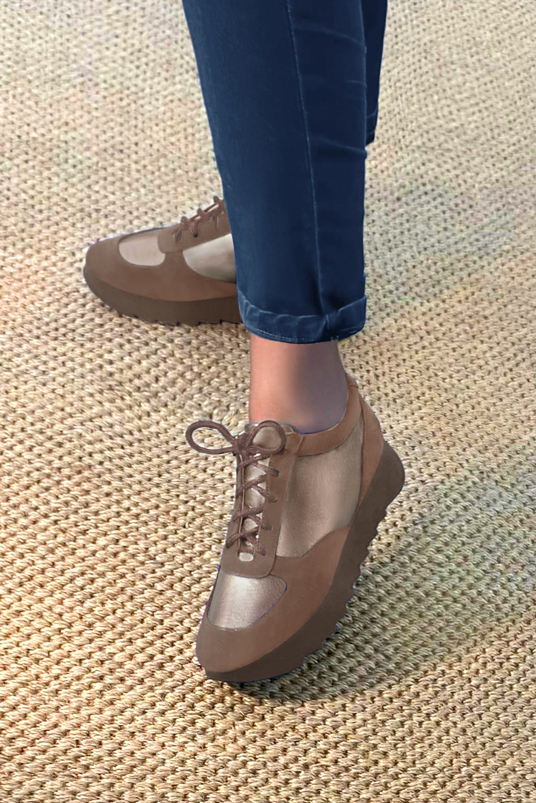 Chocolate brown and bronze gold women's elegant sneakers. Round toe. Low rubber soles. Worn view - Florence KOOIJMAN